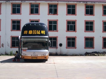 By bus from Chinese border to Khunming