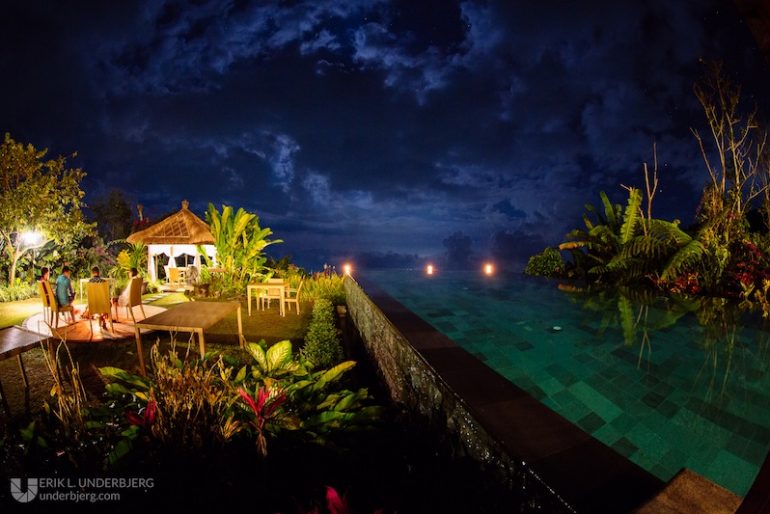 Night view pf Munduk Moding Plantation swimming pool