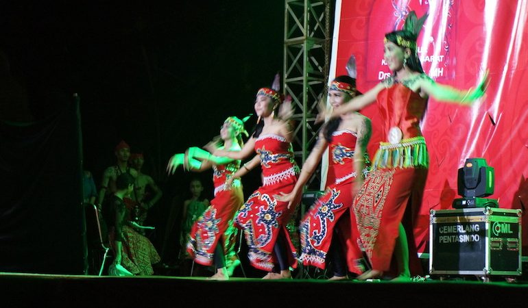 Gawai dances