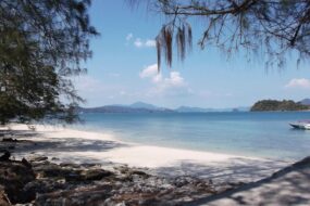 Top Hidden Beaches in Malaysia for Relaxed Getaways